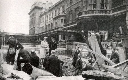 london_blitz_Buckingham_Palace