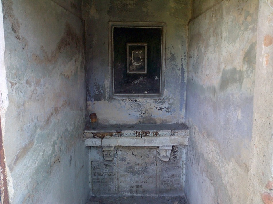 MAUSOLEO PEQUEÑO INTERIOR